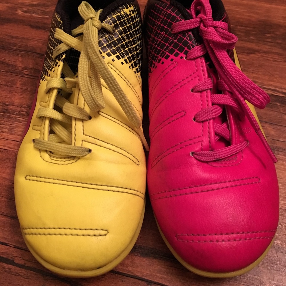 Kids Evo Power 4 Puma indoor soccer shoes